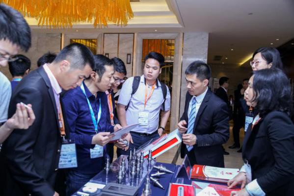 The fifth mobile phone shell new material and Technology Forum